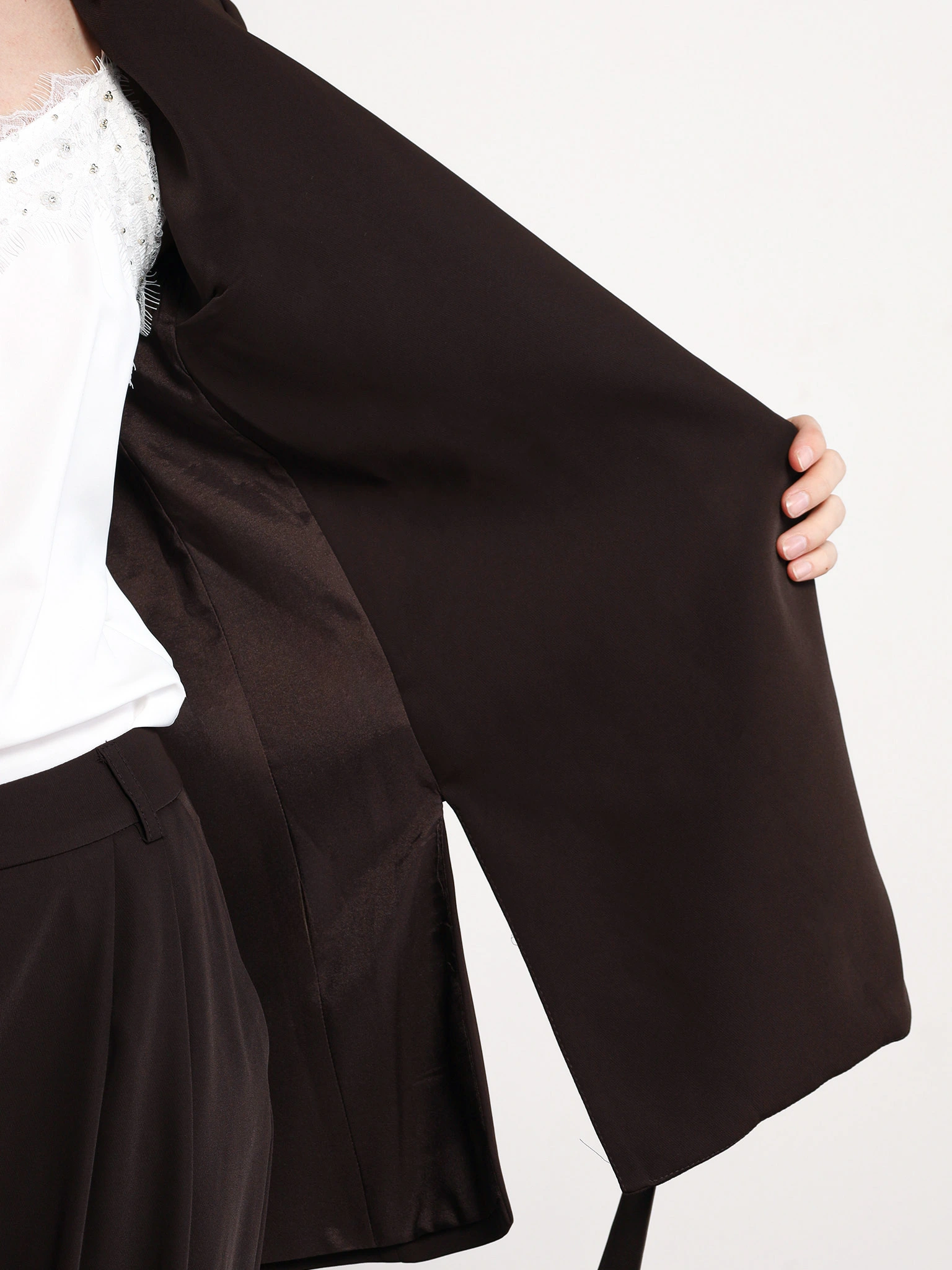 Жакет темно-коричневого цвета прямого кроя с имитацией карманов